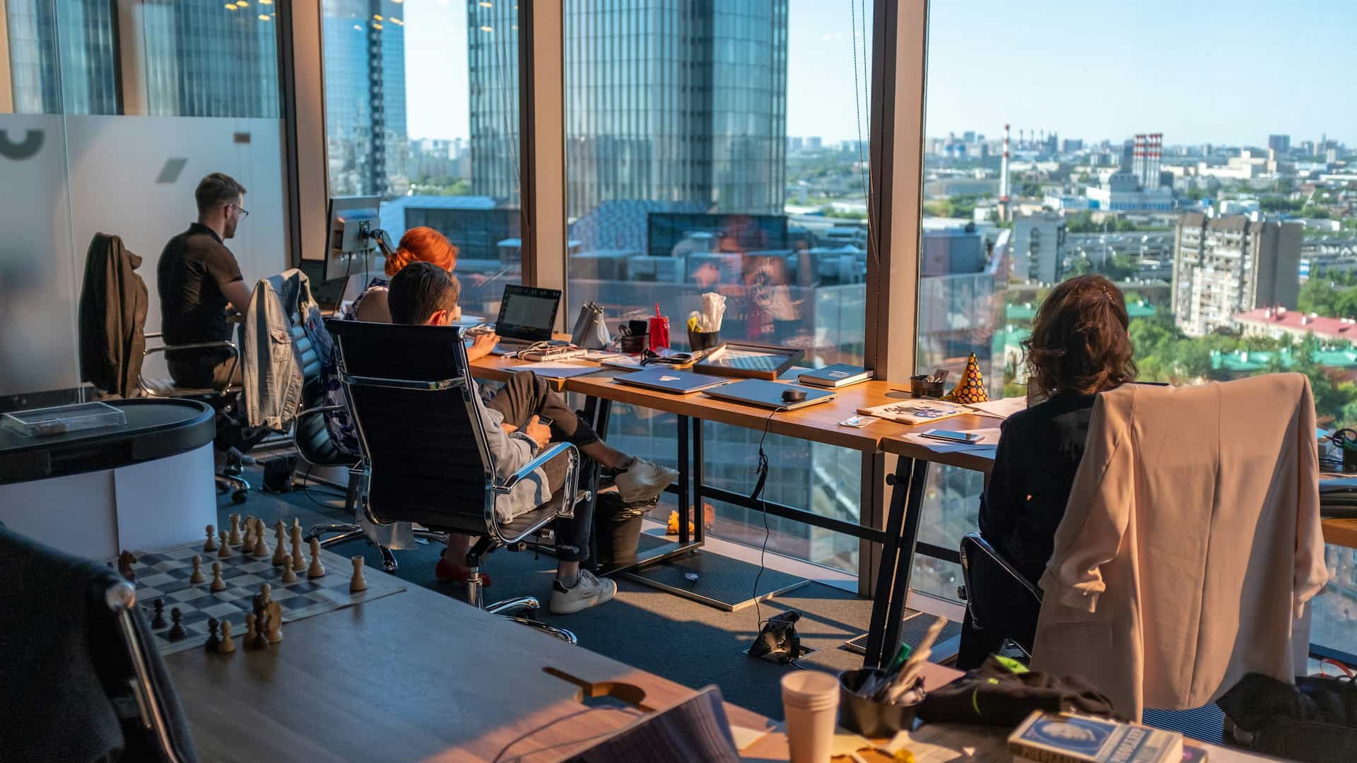 Cumuler micro-entreprise et salariat : ce que dit vraiment la loi
