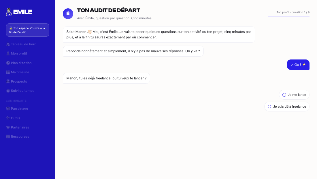 L'audit de départ dans l'espace Emile : Émile se présente en conversation, puis pose sa première question, « tu es déjà freelance, ou tu veux te lancer ? », avec deux réponses à choisir