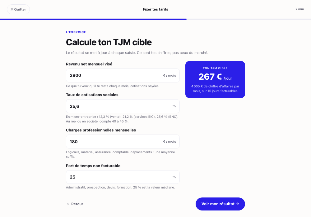 Le module « Fixer tes tarifs » en plein écran : quatre champs (revenu net visé, taux de cotisations, charges, part de temps non facturable) et le TJM cible recalculé à chaque saisie